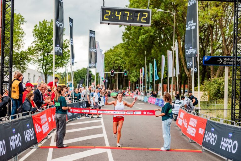 Bregje Smits winnares HiPRO Utrecht Marathon 2025