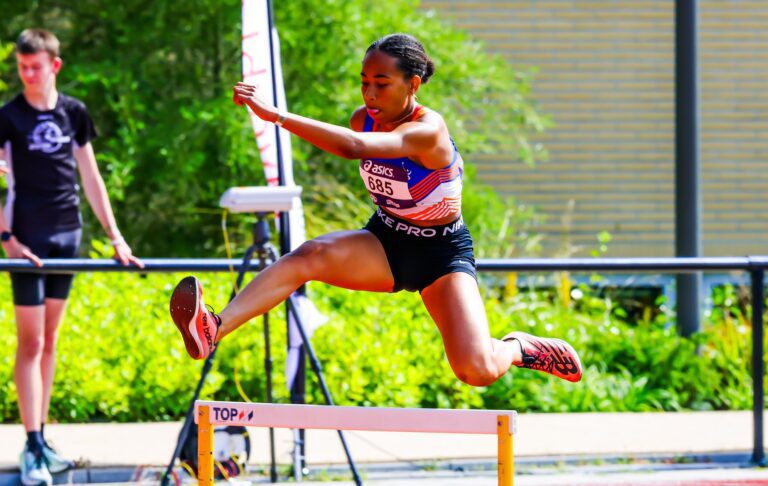 Amayi Euson bij de NK voor junioren in Hilversum.
